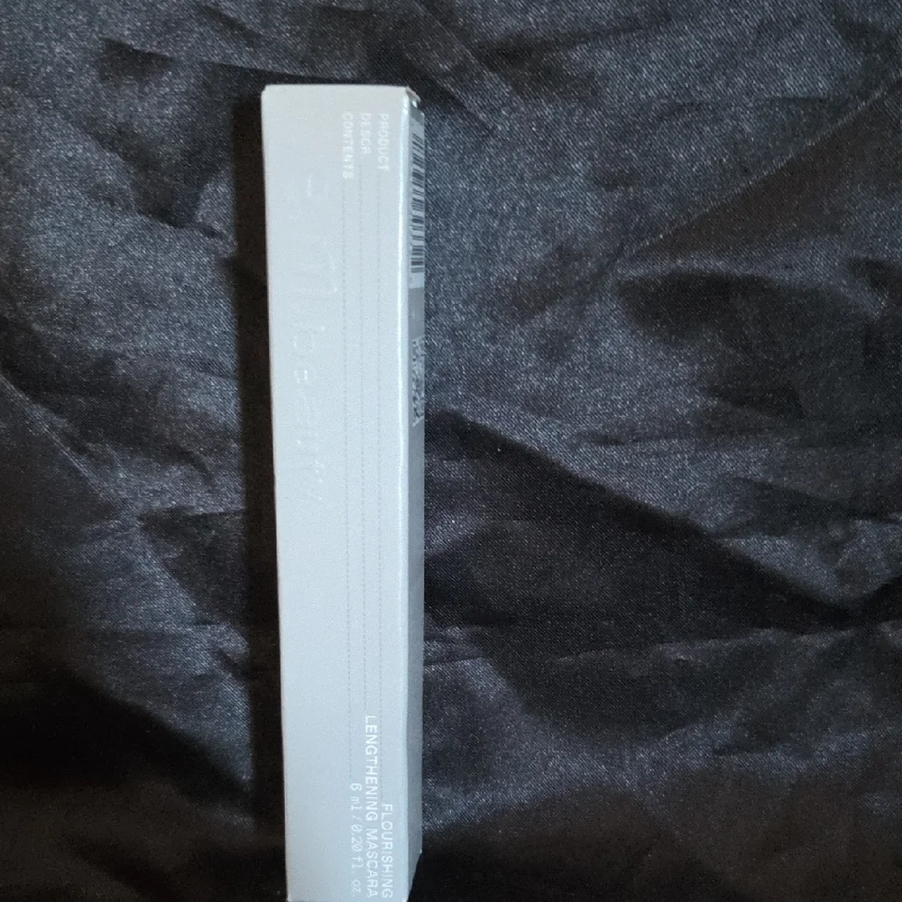 r.e.m. Beauty Lip Gloss in Elegant Silver Box
